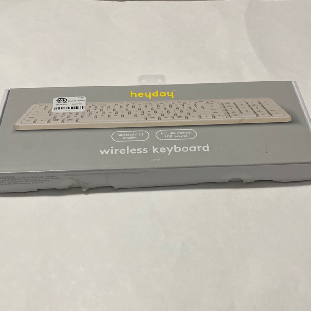 Selling Wireless Keyboard. Brand-HeyDayTm, Size- 1ft.3in/ 15in, Color-StoneWhite